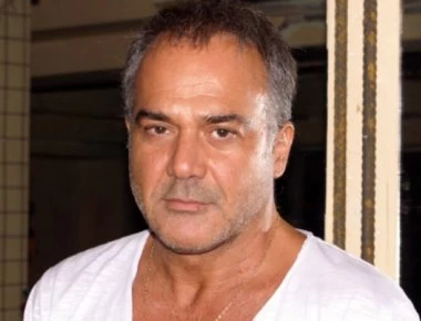 Παύλος Ευαγγελόπουλος: Έχει αποκτήσει κοιλιακούς που θα ζήλευαν και 20χρονοι (φωτο)